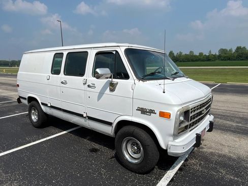 Used 1994 Chevrolet G20 RWD image 3