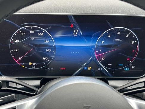 Used 2025 Mercedes-Benz GLC 300 4MATIC image 27