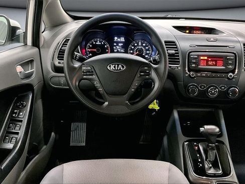 Used 2018 Kia Forte LX image 8