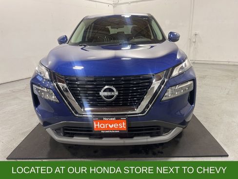 Used 2022 Nissan Rogue SV image 2