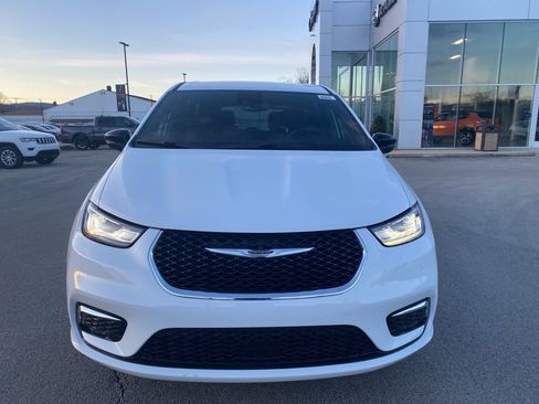 New 2026 Chrysler Pacifica Select image 6