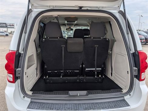 Used 2020 Dodge Grand Caravan SE w/ UConnect Hands-Free Group image 24