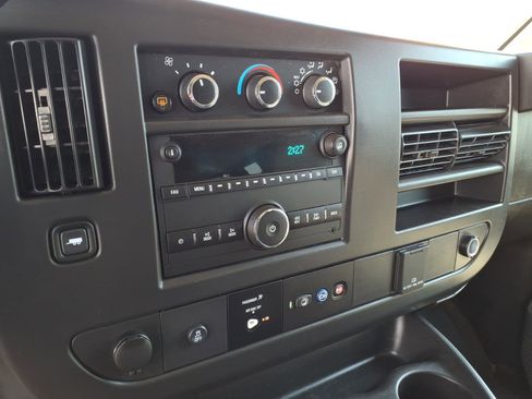 Used 2025 Chevrolet Express 3500 LS RWD image 7
