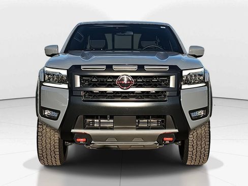 Used 2025 Nissan Frontier PRO-4X image 11