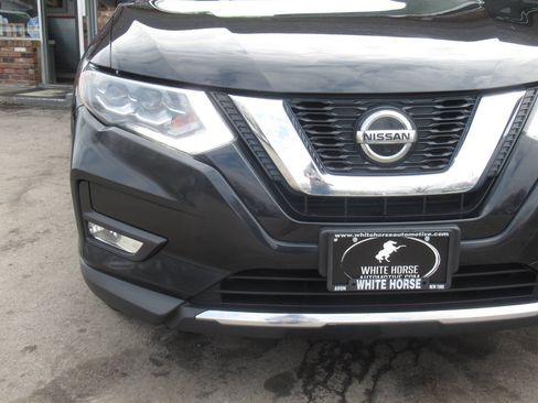 Used 2018 Nissan Rogue AWD image 3