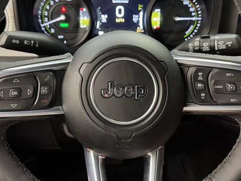 Used 2025 Jeep Wrangler Unlimited Sahara w/ Safety Group AWD/4WD image 28