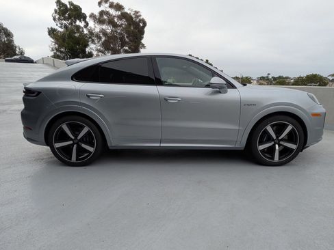 New 2025 Porsche Cayenne Turbo image 8