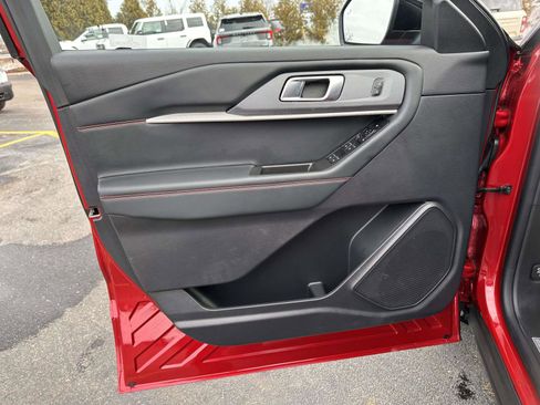 Used 2025 Ford Explorer ST-Line image 9