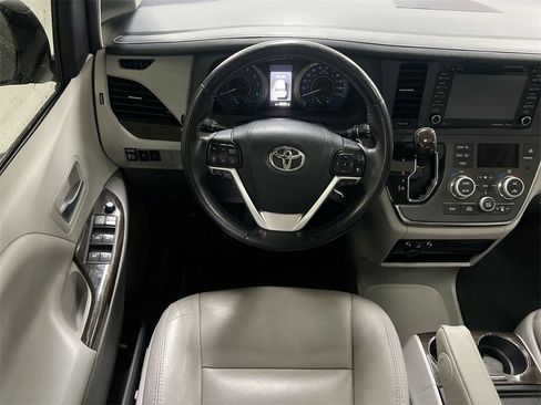 Used 2018 Toyota Sienna XLE w/ XLE Navigation Package image 21