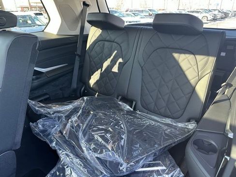 New 2026 BMW X7 xDrive40i w/ Premium Package image 30