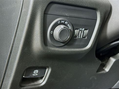 Used 2023 Jeep Grand Cherokee Altitude AWD/4WD image 8
