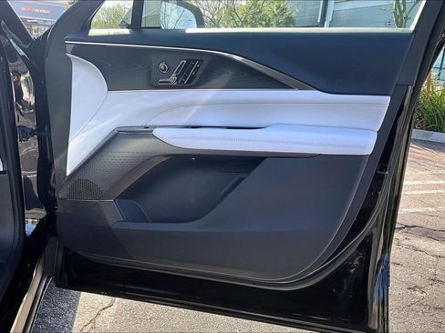 New 2026 Cadillac Lyriq Luxury w/ LPO, Floor Liner Package AWD/4WD image 32