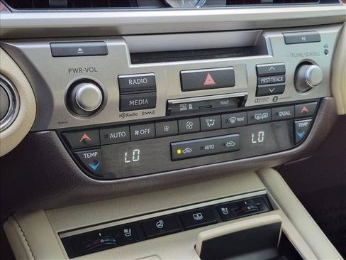 Used 2017 Lexus ES 350 w/ Luxury Package FWD image 13