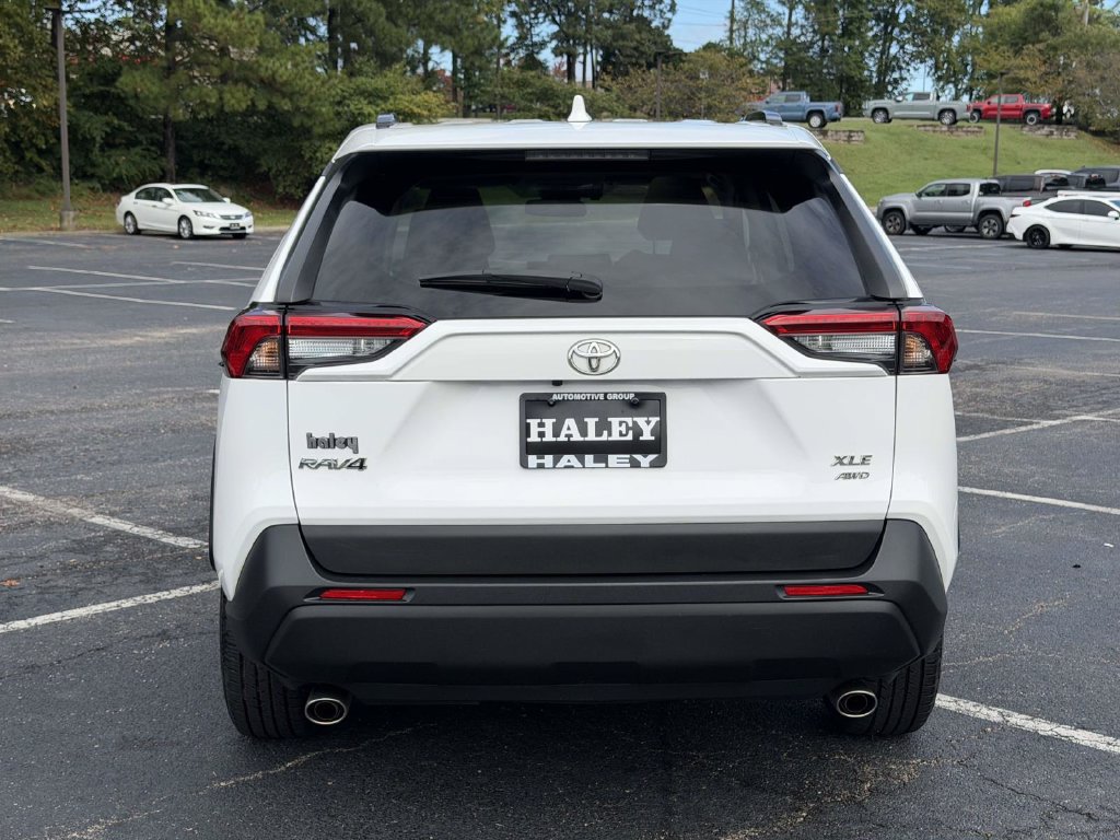 Used 2021 Toyota RAV4 XLE w/ Convenience Package AWD/4WD image 19