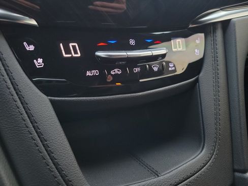 Used 2025 Cadillac XT6 Premium Luxury w/ Technology Package FWD image 18