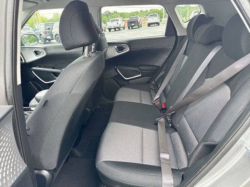 Used 2025 Kia Soul LX w/ LX Technology Package FWD image 21