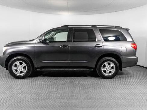 Used 2014 Toyota Sequoia SR5 w/ Premium Package image 3