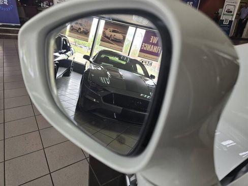 Used 2018 Chrysler Pacifica Limited image 33