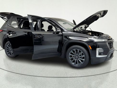Used 2023 Chevrolet Traverse RS FWD image 14
