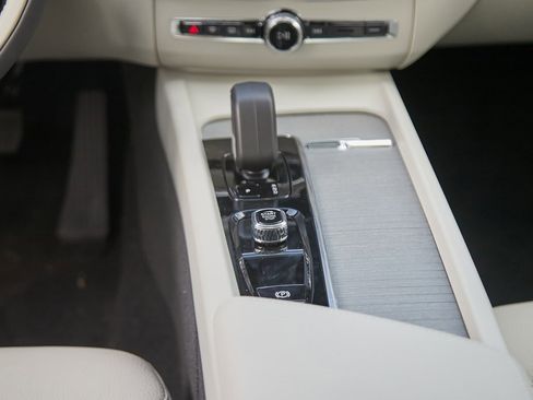 New 2025 Volvo XC60 T8 Plus w/ Protection Package Premier image 27