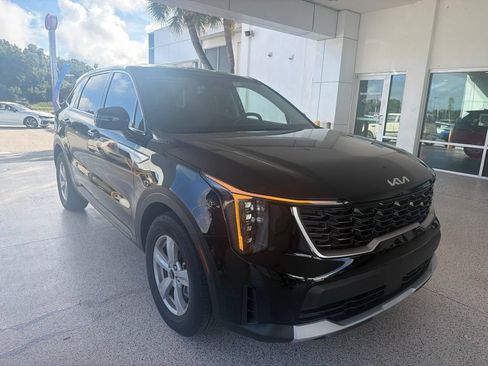 Used 2026 Kia Sorento LX FWD image 1