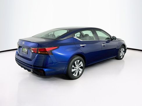 Used 2024 Nissan Altima 2.5 S FWD image 9