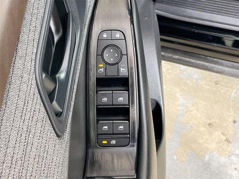 Used 2023 Nissan Rogue S image 19