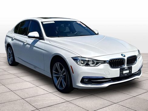 Used 2018 BMW 330i Sedan w/ Convenience Package RWD image 3