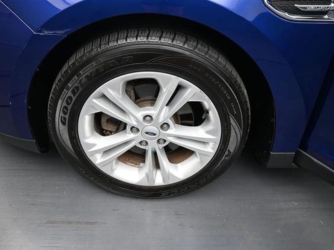 Used 2015 Ford Taurus SE FWD image 17