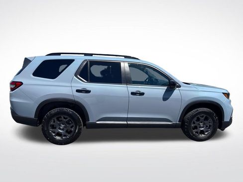 Certified 2025 Honda Pilot TrailSport image 6