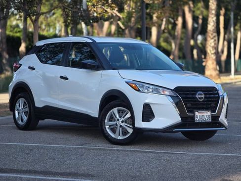 Used 2023 Nissan Kicks S FWD image 3