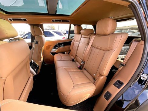 New 2025 Land Rover Range Rover Long Wheelbase SE AWD/4WD image 12