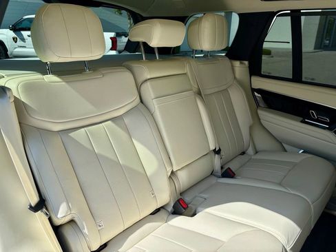 Used 2025 Land Rover Range Rover SE AWD/4WD image 29