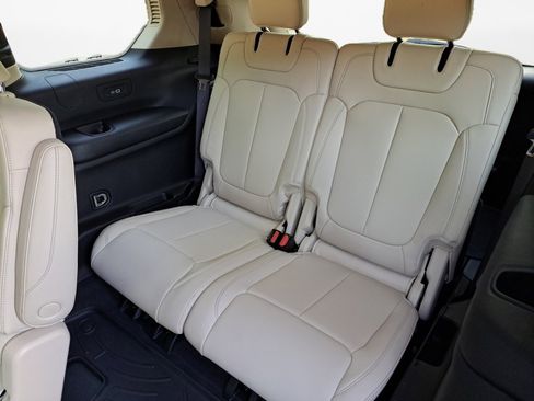 Used 2022 Jeep Grand Cherokee L Limited image 13