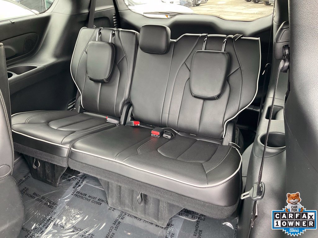 Used 2023 Chrysler Pacifica Limited w/ Uconnect Theater Family Group FWD image 8