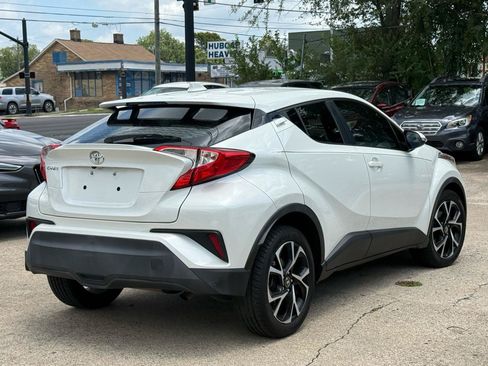 Used 2019 Toyota C-HR XLE FWD image 4