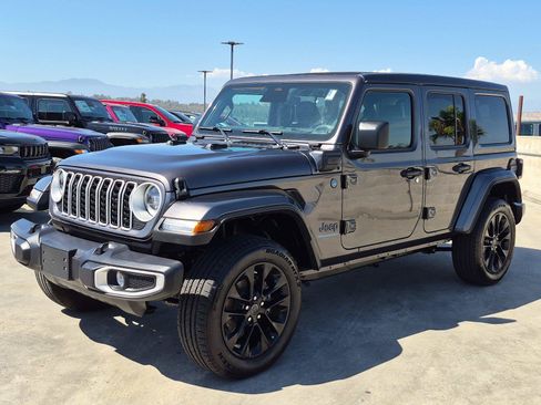 Certified 2025 Jeep Wrangler Unlimited Sahara w/ Safety Group AWD/4WD image 4