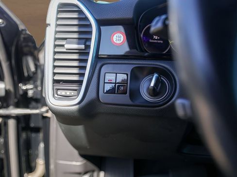 Used 2020 Porsche Cayenne E-Hybrid image 15