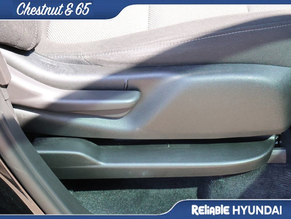 Used 2023 Chevrolet Traverse LT FWD image 11