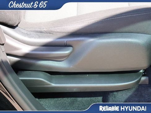 Used 2023 Chevrolet Traverse LT FWD image 11