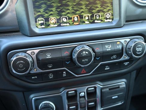 Used 2023 Jeep Gladiator Overland image 31