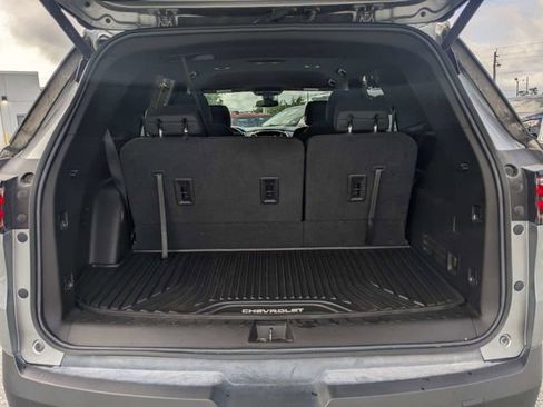 Used 2023 Chevrolet Traverse LT FWD image 12