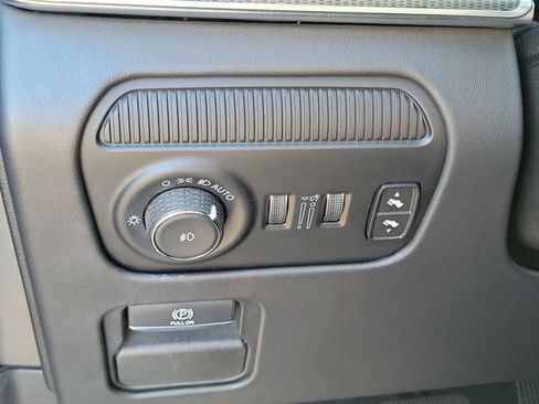 Used 2023 Jeep Grand Wagoneer Series III w/ Rear Seat Video Group 1 AWD/4WD image 16