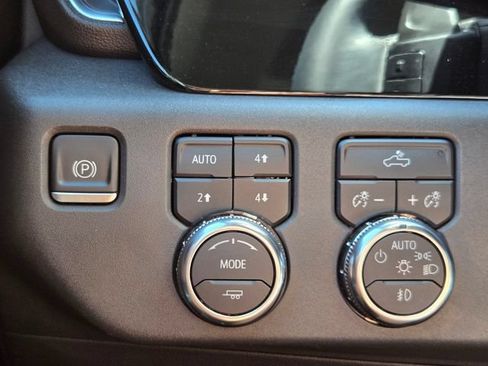 Used 2024 GMC Sierra 1500 Elevation w/ LPO, Elevation Black Package AWD/4WD image 18