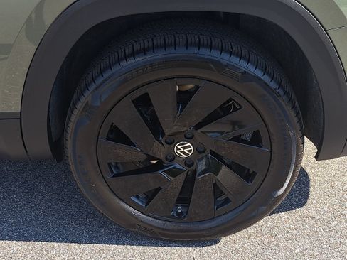 Certified 2026 Volkswagen Atlas SE w/ Panoramic Sunroof Package FWD image 36