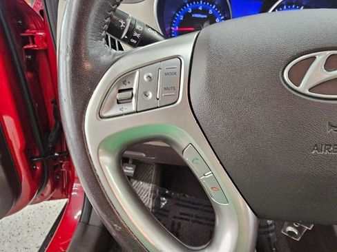 Used 2012 Hyundai Tucson GLS image 11