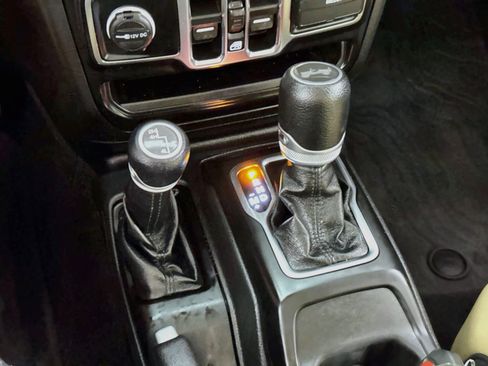 Used 2022 Jeep Wrangler Unlimited Sport AWD/4WD image 15