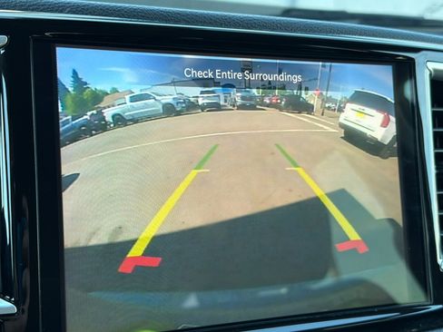 Used 2023 Chrysler Pacifica Touring-L FWD image 17