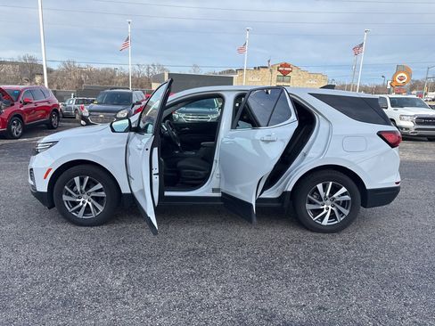 Used 2023 Chevrolet Equinox LT image 4
