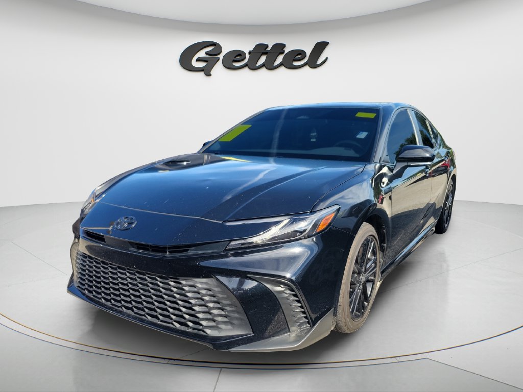 Used 2025 Toyota Camry SE FWD image 1